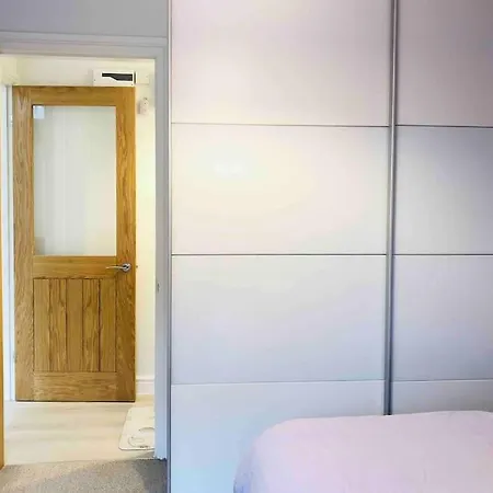 Apartment Entire Flat Free Parking Quiet Area *self-check In