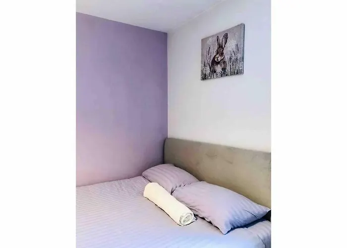 Apartment Entire Flat Free Parking Quiet Area *self-check In Leeds (West Yorkshire)