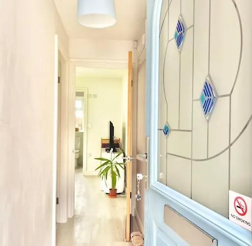 Entire Flat Free Parking Quiet Area *self-check In