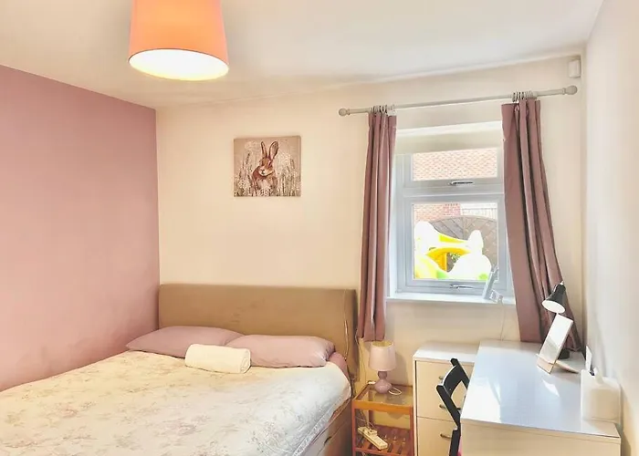 Entire Flat Free Parking Quiet Area *self-check In Apartment *