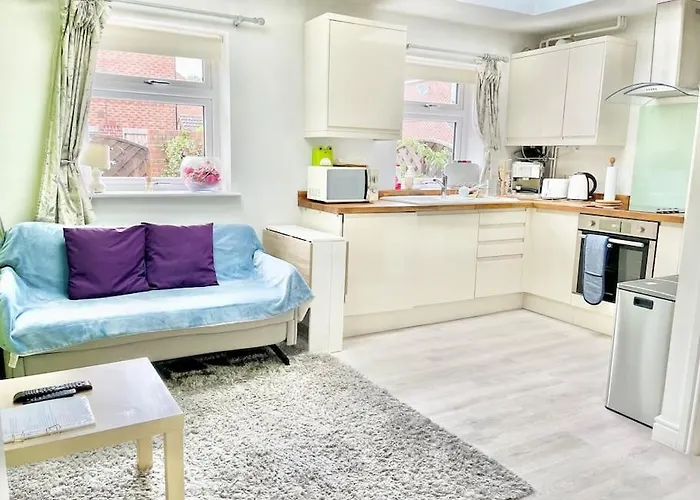 Entire Flat Free Parking Quiet Area *self-check In * Leeds (West Yorkshire)