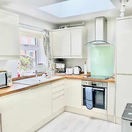 Entire Flat Free Parking Quiet Area *self-check In *