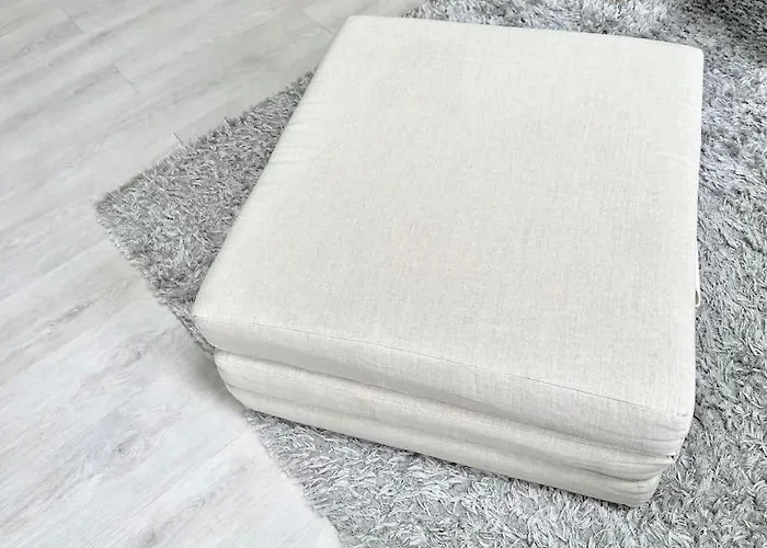 Entire Flat Free Parking Quiet Area *self-check In Апартаменти Лідс