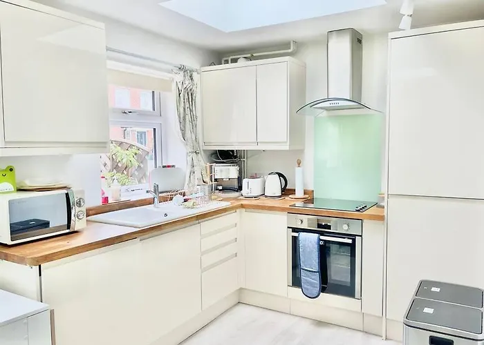 Entire Flat Free Parking Quiet Area *self-check In *